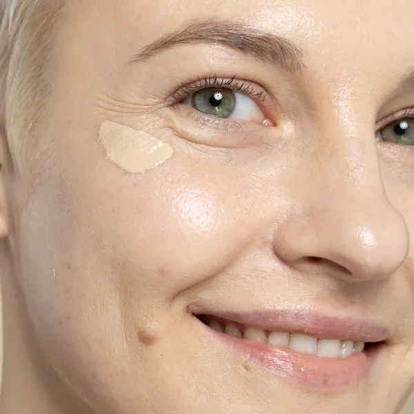 Concealer Invisible Hero No1 (nuanta foarte deschis), corector mineral lichid cu cofeina, 5ml