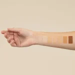 Concealer Invisible Hero No2 (nuanta deschisa, calda), corector mineral lichid cu cofeina, 5ml